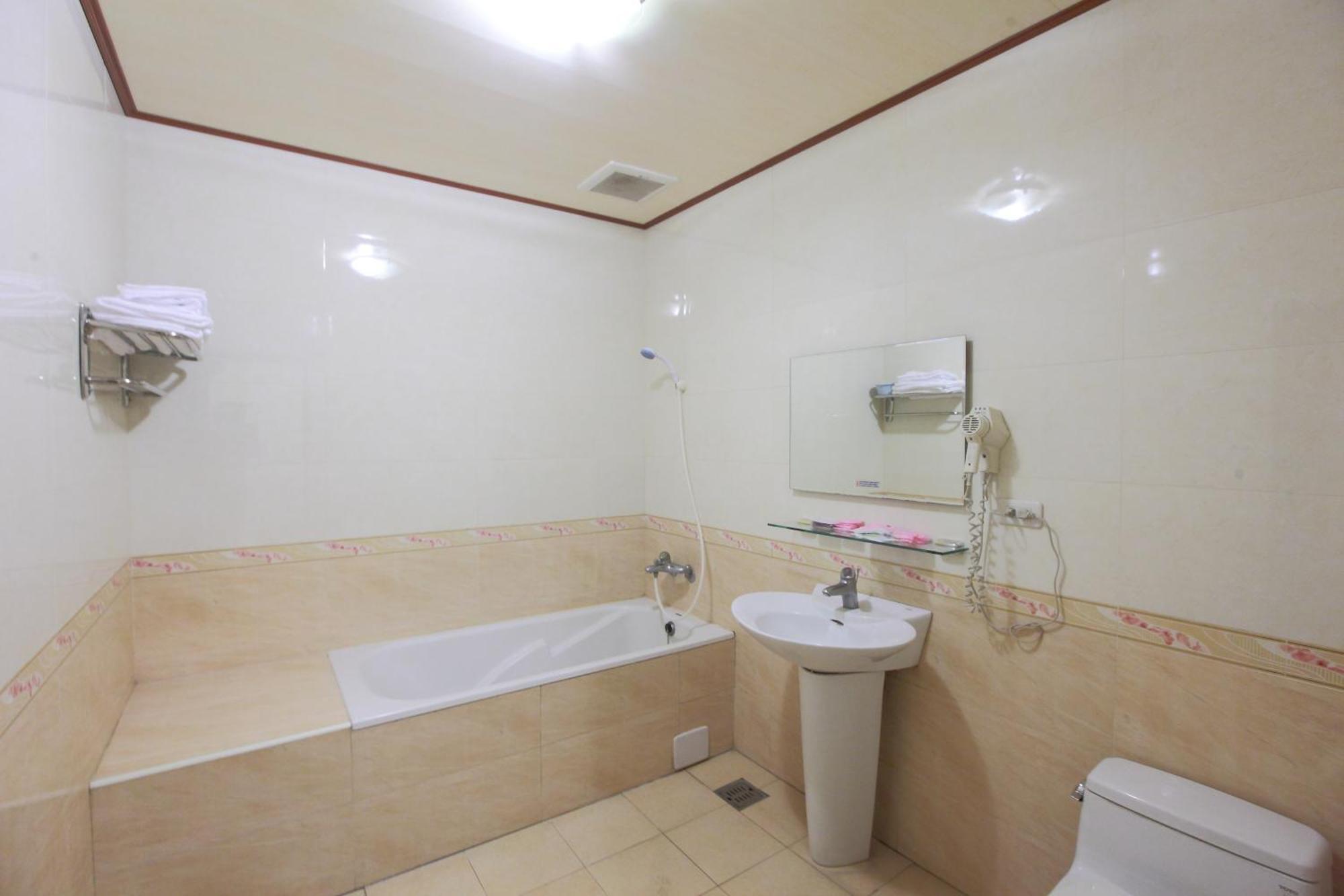 Yong Qi Hotel Hualien City Phòng bức ảnh